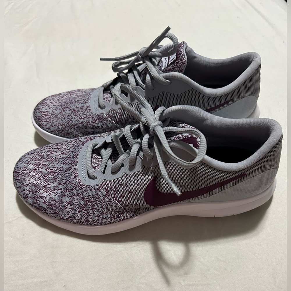 Nike tennis shoes